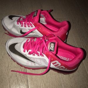 Women’s Nike excellerate 2- size 7- brand new